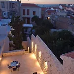 펜션 Anassa Townhouse, In Rethymno's Old Center 레팀노