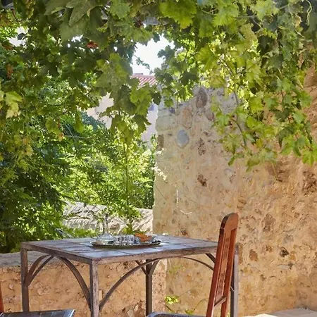 Anassa Townhouse, In Rethymno's Old Center 레팀노