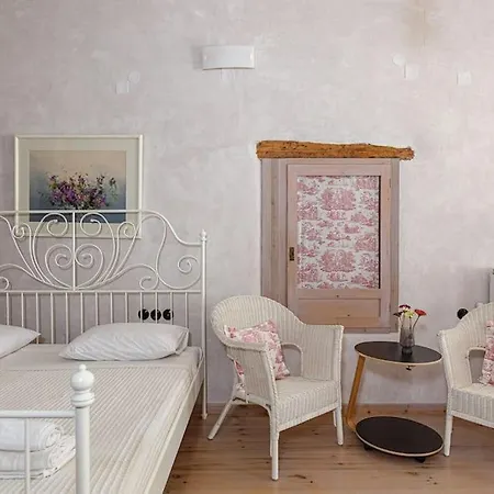 Anassa Townhouse, In Rethymno's Old Center レティムノ