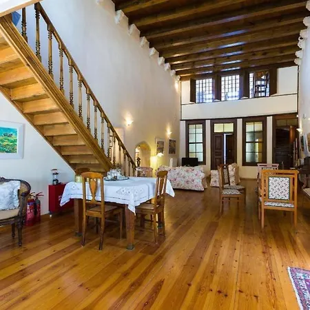 Anassa Townhouse, In Rethymno's Old Center Сasa de vacaciones